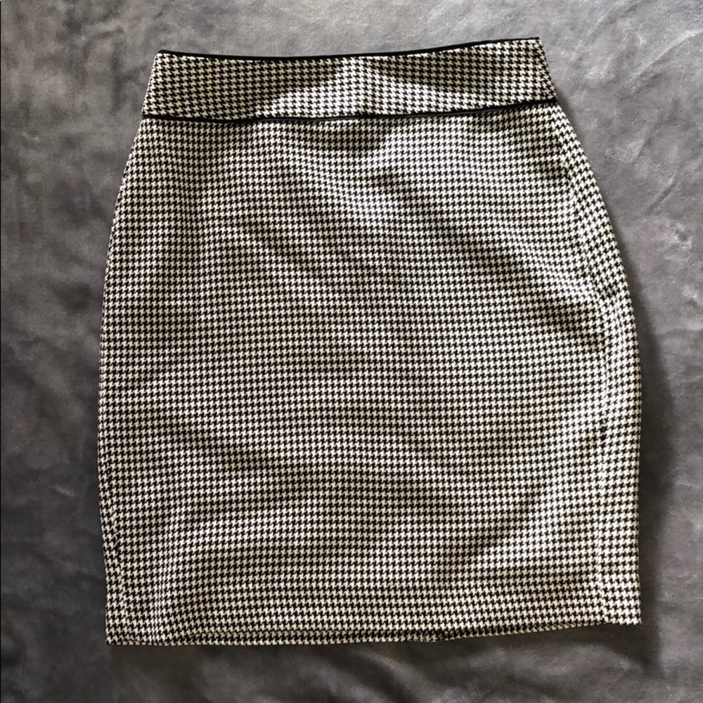 Banana Republic Houndstooth Skirt
